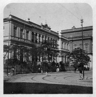 Prédio situado no Campo da Aclamação n. 56, atual Praça da República, onde foi instalada da a Escola Normal em 1888.