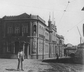 Edifício em estilo gótico construído em 1877 na rua da Guarda Velha, atual 13 de Maio, onde funcionou a Imprensa Nacional.