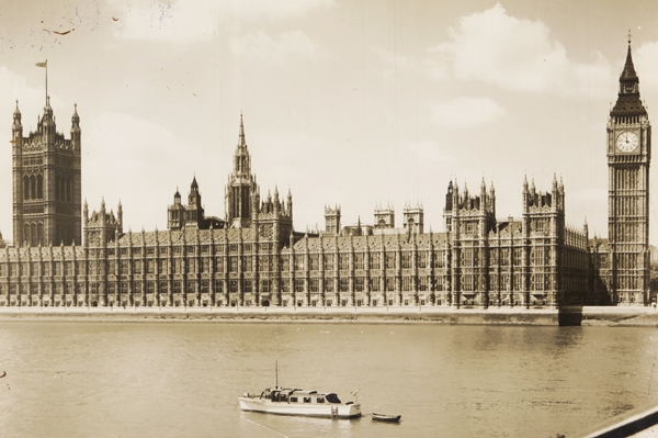 Vista do Palácio de Westminster, sede do Parlamento britânico, Londres, s.d.