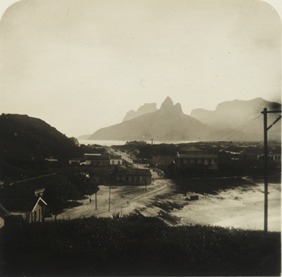 Morro Dois Irmãos e pedra da Gávea, Rio de Janeiro, [1908]