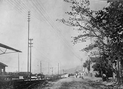 Estação de Piedade, com a linha telegráfica entre a Estação Central e a Fazenda de Santa Cruz, Rio de Janeiro, 1906